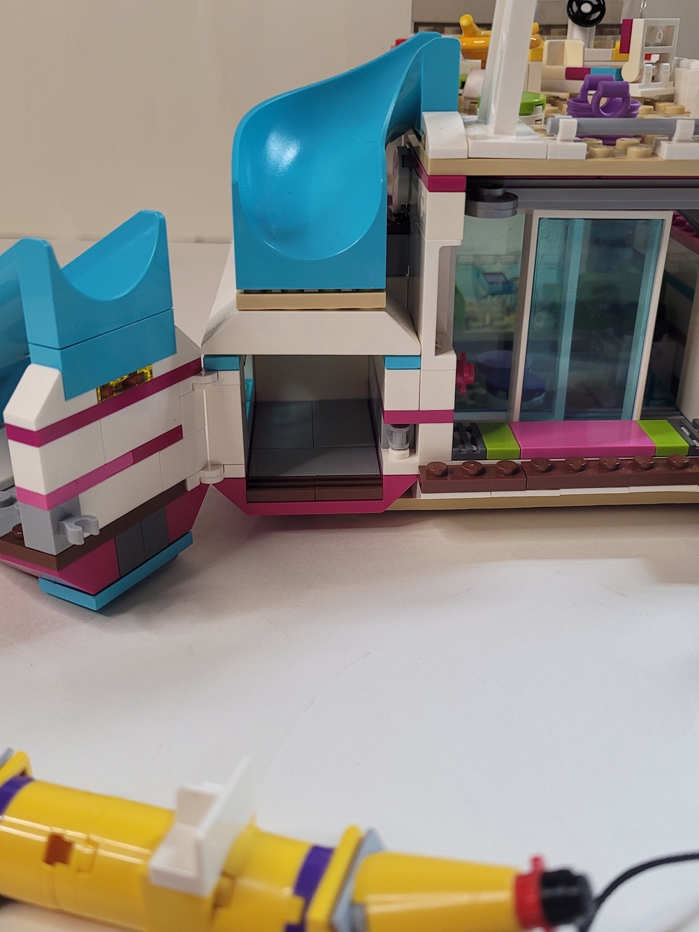 LEGO Friends Sunshine Catamaran set, model number 41317 - Picture 8 of 14